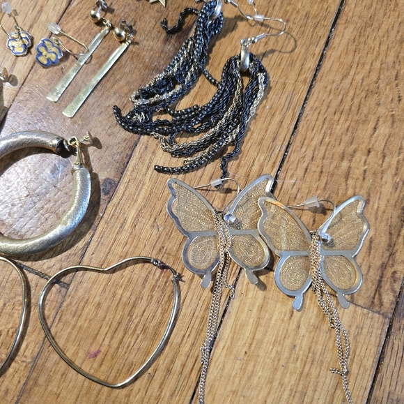 Vintage To Now Jewelry Lot Costume Estate Find Needs Cleaned. Mixed - Picture 8 of 14